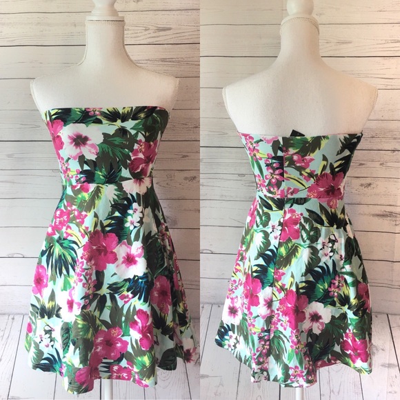 Express Dresses & Skirts - NWT Express Hawaiian Floral Strapless Flare Dress
